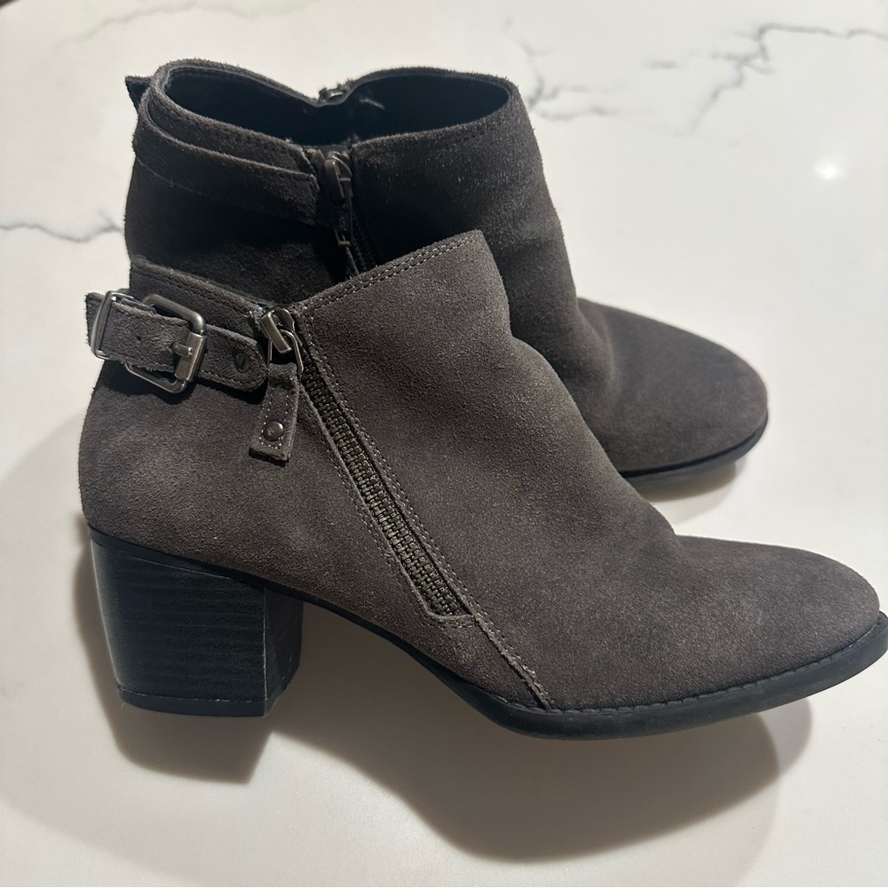 White Mountain Gray Suede Boots